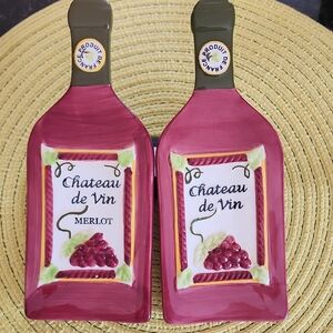 Description:Adorable set of two ceramic spoon rests shaped like wine bottles,